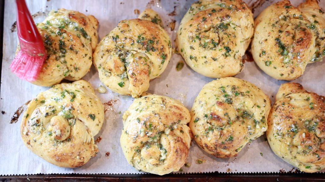 Vegan Parmesan Garlic Knots